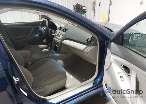 2010 Toyota Camry Le V6 z USA, uszkodzony, nr VIN JTNBK3EK4A3049034